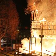 Natten till söndagen brann den traditionella halmbocken i Gävle ned.