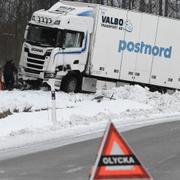 Lastbilen som bussen med skolungdomar kolliderade med utanför Sala.