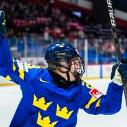  Felizia Wikner-Zienkiewicz firar sitt 1–0 mål mot Danmark. 