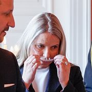 Kronprins Haakon och konprinsessan Mette-Marit tidigare i våras.