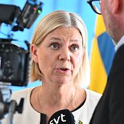 Socialdemokraternas partiledare Magdalena Andersson (S) kommenterar läget i svensk ekonomi i riksdagen på torsdagen.