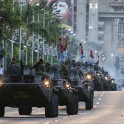 Stridsfordon i huvudstaden Caracas i samband med en statlig parad till stöd för president Maduro. 