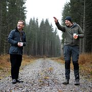 Ulf Kristersson och skogsägaren John Widegren