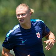 Erling Braut Haaland laddar upp inför Brasilienmatchen.