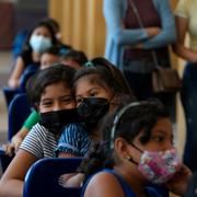 Vaccination på skola i Guayaquil, Ecuador