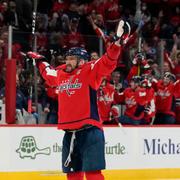 Alex Ovechkin firar sitt 767:e mål.