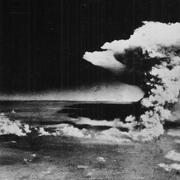 Molnet ovanför Hiroshima efter att atombomben detonerat den 6 augusti 1945.