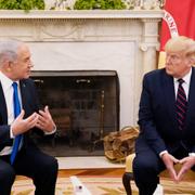 Arkivbild från 2020 på Israels premiärminister Benjamin Netanyahu och Donald Trump. 