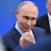 Putin under ett besök på universitetet i april 2025.