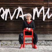 Britta Marakatt-Labba vid Moderna Museet.

