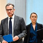 Riksbankschefen Erik Thedéen och Åsa Olli Segendorf, chef för avdelningen penningpolitik. Arkivbild.