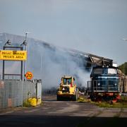 Det brann kraftigt vid en återvinningsanläggning i ett industriområde i Trollhättan på söndagen.