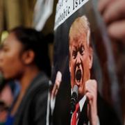 Protester mot Donald Trump i Hongkong.