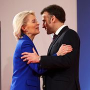 EU-kommissionens ordförande Ursula von der Leyen och Frankrikes president Emmanuel Macron under dagens möte.