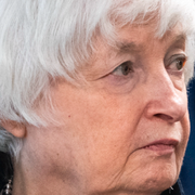 Janet Yellen i Washington, USA den 17 april 2024. En modell av en missil i Teheran, 15 april 2024. 