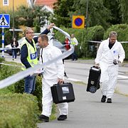Polisens tekniker på plats vid huset i Eksjö, augusti.