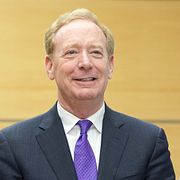 Brad Smith och Sanae Takaichi.