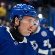 Cole Koepke i Tampa Bay Lightning är en av de spelare som spelat i halsskydd. 