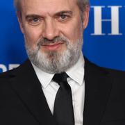 Sam Mendes med sina Bafta-priser.