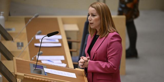 Lööf: Hur Kan Man Jämställa Offer Med Brottslingar?