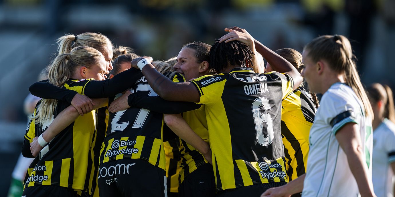 Häcken-spelarna jublar.
