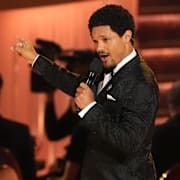 Trevor Noah under nattens gala.