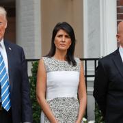  President Donald Trump, USA:s FN-ambassadör Nikki Hale och säkerhetsrådgivare H R McMaster.