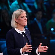 Socialdemokraternas partiledare Magdalena Andersson (S) och Moderaternas partiledare Ulf Kristersson (M) under den avslutande statsministerduellen i TV4.