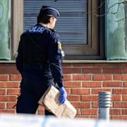 Polis på plats vid ett företagshotell i Östra hamnen i Malmö på tisdagen efter ett misstänkt mordförsök. 