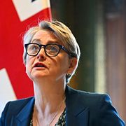 Storbritanniens utrikesminister  Yvette Cooper under ett digitalt möte tidigare i april.
