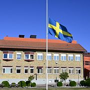 
Flaggan på halv stång utanför Brinellskolan i Fagersta efter dådet.