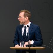 Folkhälsomyndighetens generaldirektör Olivia Wigzell och socialminister Jakob Forssmed (KD).