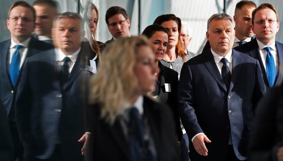 Viktor Orbán när han i dag anlände till EPP-mötet i Bryssel.