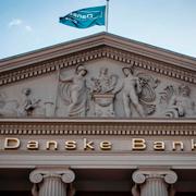 Caroline Bessermann och Danske Banks kontor i Köpenhamn.