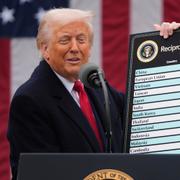 Donald Trump lägger fram sina tullar på ”Liberation day”. 