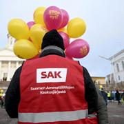 Protest i februari mot ändrade arbetsvillkor i Finland. 