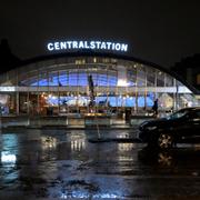 Stockholms centralstations ingång från Klarabergsviadukten.