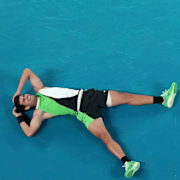 Carlos Alcaraz jublar efter segern.