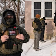 Ice-poliser/En man i den nordamerikanska snöstormen. 