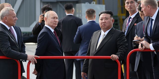 Vladimir Putin och Kim Jong-Un vid rymdbasen Kosmodrom Vostotjny. Mikhail Metzel / AP