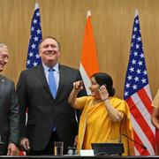 James Mattis och Mike Pompeio från den amerikanska regeringen tillsammans med Indiens utrikesminister Sishma Swaraj och försvarsministern Nirmala Sitharama.