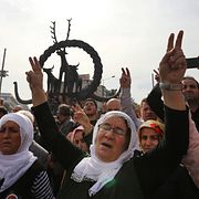 Arkivbild. Sörjande efter attackerna mot tågstationen i Ankara, oktober 2015.