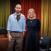 Journalisten Emil Persson och Magdalena Andersson (S).