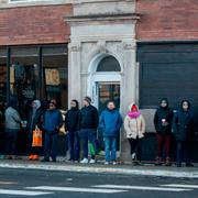 Köer utanför en Cannabisaffär i Chicago.