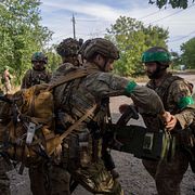 Ukrainska soldater nära fronten