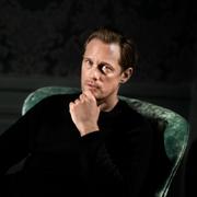 Alexander Skarsgård.