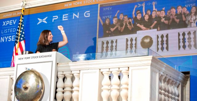 New York Stock Exchanges vd Stacey Cunningham firar noteringen av Xpeng i augusti förra året. Nicole Pereira / TT NYHETSBYRÅN