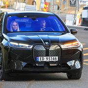 
Kronprins Haakon och kronprinsessan Mette-Marit på väg till sjukhuset.