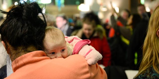 Kritiker i protest mot att förlossningsavdelningen läggs ner. Izabelle Nordfjell/TT / TT NYHETSBYRÅN