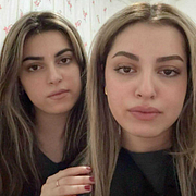 Till vänster staden Teheran i Iran, till höger systrarna Donya och Darya.